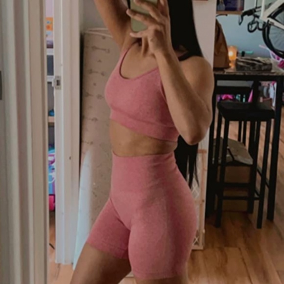 NWT 2 piece Yoga Set - Seamless Shorts & Bra Size Small - Picture 3 of 6